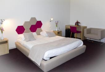 Bourquin Hotel - Lyc  e H  telier Christian Bourquin allows 18 year olds to book a room