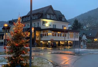 Stumbergers Hotel allows 18 year olds to book a room