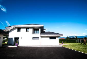 Nuit  e en appartement allows 18 year olds to book a room