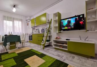 Green Apartment- Brilliant Apartments has Balcony rooms