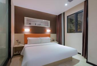 7Days Premium Shenzhen Airport T3 Terminal Branch allows 18 year olds to book a room