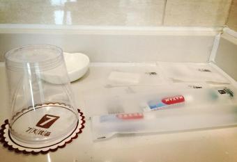 7Days Premium Deyang Shifang Square Branch allows 18 year olds to book a room