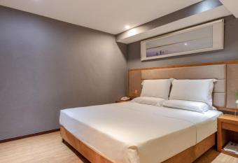 7Days Premium Chongqing Guanyinqiao Pedestrian Street Light Rail Station Branch allows 18 year olds to book a room