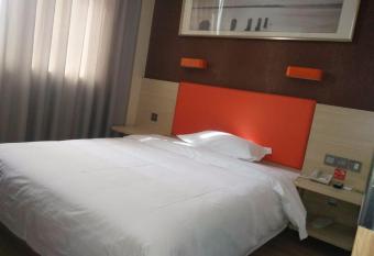 7Days Premium Dingxi Train Station Branch allows 18 year olds to book a room