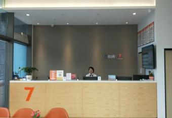 7Days Premium Chongqing Nanchuan Government Square Branch allows 18 year olds to book a room