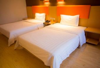 7Days Premium Xiamen Airport Dianqian Subway Station Branch allows 18 year olds to book a room