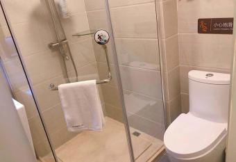 7Days Premium Guangzhou Chenjiaci Dukang Avenue allows 18 year olds to book a room