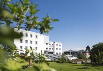 Hotel Waldhorn allows 18 year olds to book a room