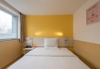 7Days Premium Beijing Tiananmen Wangfujing Subway Station allows 18 year olds to book a room