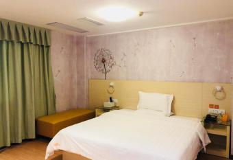 7Days Inn Panyu Square Shilian Road Branch allows 18 year olds to book a room