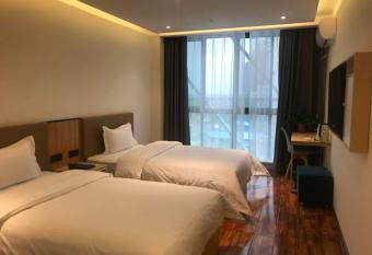 7Days Inn Xianyang Xingping Jincheng Road Branch allows 18 year olds to book a room