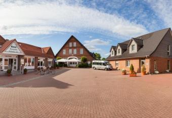 Landhotel Zur Linde allows 18 year olds to book a room