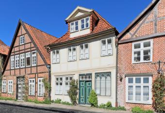 Rosenstock Apartments L  neburg allows 18 year olds to book a room