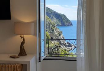 Alla Porta Rossa allows 18 year olds to book a room