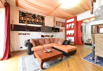 Casa Etnica allows 18 year olds to book a room