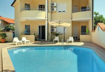 Apartmani STRIGO has Balcony rooms