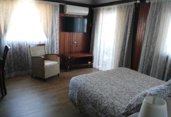 HOSPEDAJE TU SITIO allows 18 year olds to book a room