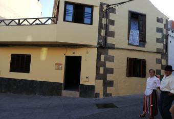 Casa rural el Burro para grupos has Balcony rooms
