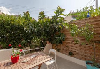 Amazing House with Jacuzzi and Huge PVT Garden has rooms with a private hot tub