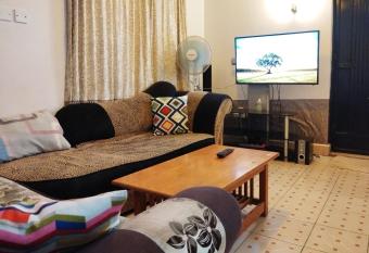 The Obama Mansion has Balcony rooms