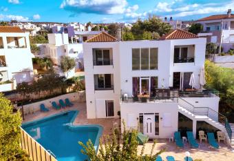 Wonderful Villa has Balcony rooms