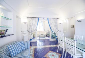 Villino Dei Gerani has Balcony rooms
