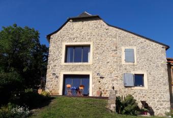 La Crois  e des Arts has Balcony rooms