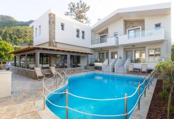 Oli Terra has Balcony rooms