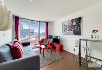 London ExCeL Stays - One bed Apartment has Balcony rooms