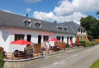 Source d Arimont has Balcony rooms