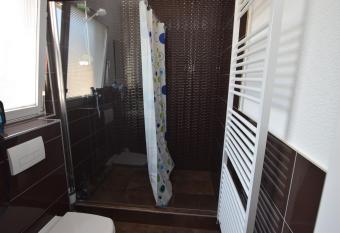 Apartment N  rtingen allows 18 year olds to book a room