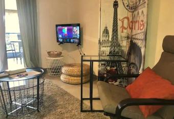 OpenAir HOT TUB/Big Balcony/Great Boutique Apt has rooms with a private hot tub