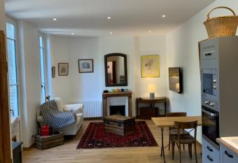 CHEZ PAUL allows 18 year olds to book a room