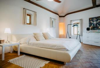 Turm am Schlosspark Eisenstadt has Balcony rooms