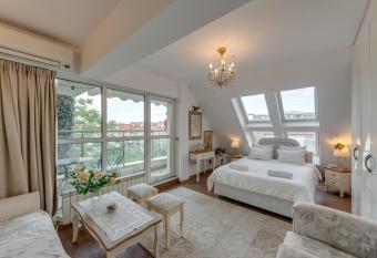 Luxury and Sunny Studio with a view in TOP Center allows 18 year olds to book a room