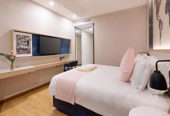 Kyriad Hotel Guangzhou Shangxiajiu allows 18 year olds to book a room