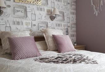 Les nids de la Baie allows 18 year olds to book a room