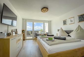 FeWo L  ngl  has Balcony rooms