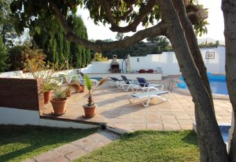 Haza Redonda allows 18 year olds to book a room