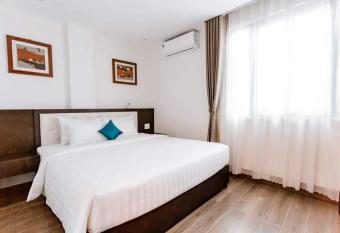 Maris Boutique Hotel has rooms with a private hot tub