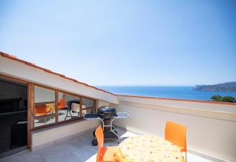 Casa il tramonto allows 18 year olds to book a room