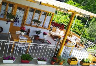 TeArra GuestHouse has Balcony rooms