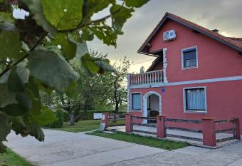 Apartment Asgard allows 18 year olds to book a room