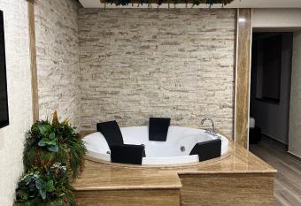 V G hotel has Smoking rooms