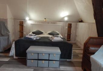 les chambres de l escotais allows 18 year olds to book a room