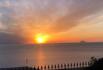 TENUTA TAURIANUM PanoramicHouse e PanoramicB&B allows 18 year olds to book a room