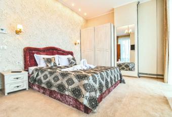 IMPERA Boutique Apartments has Balcony rooms