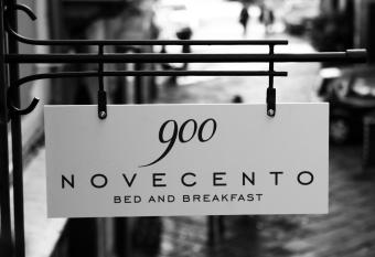 900 Bed and Breakfast has Balcony rooms