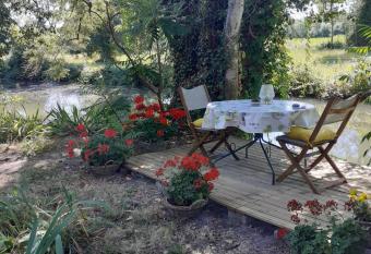 g  te  allows 18 year olds to book a room