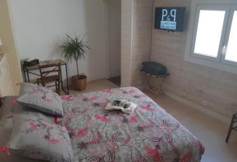 Suite Priv  e Bed and Breakfast allows 18 year olds to book a room